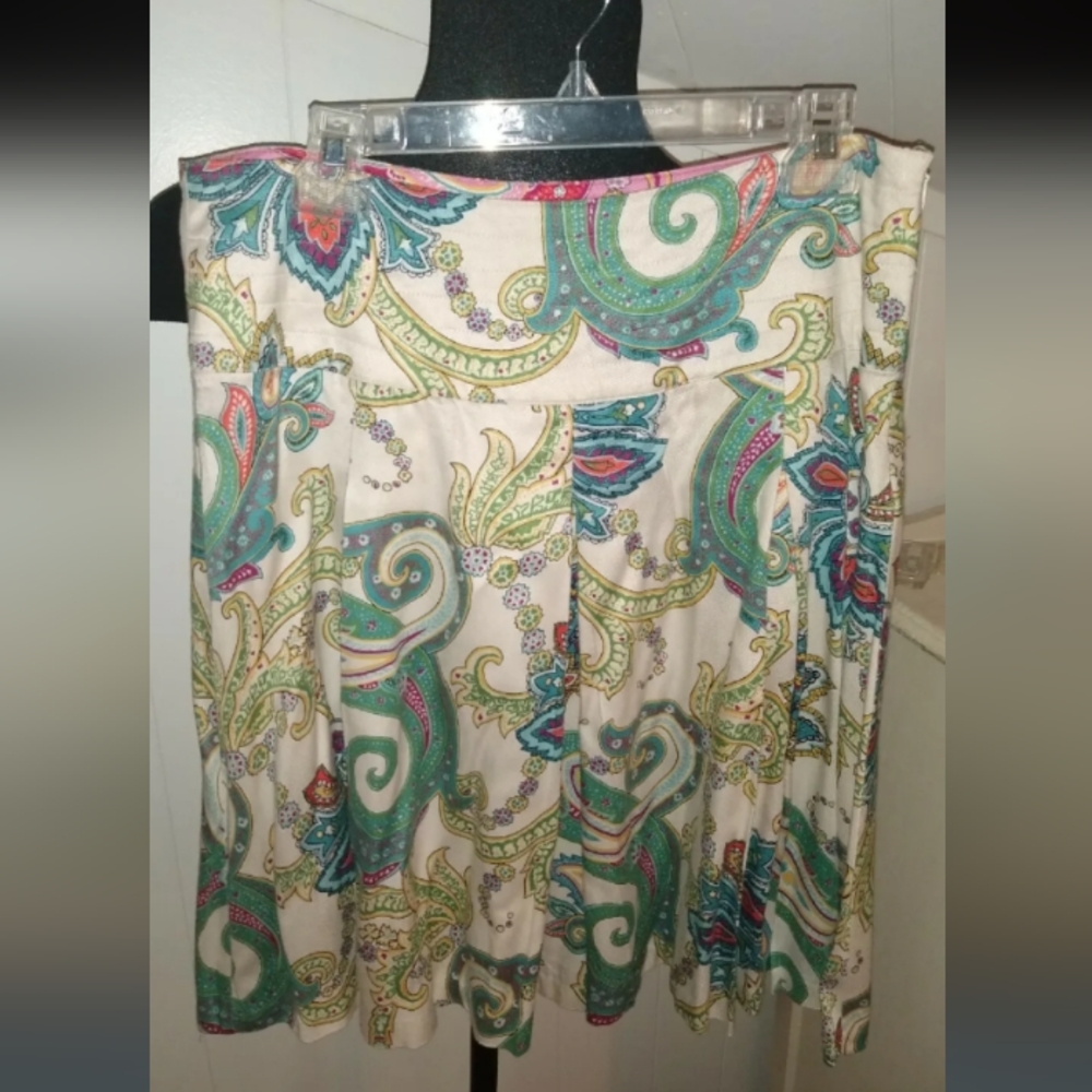 Izod Paisley Print pleated skirt size 8